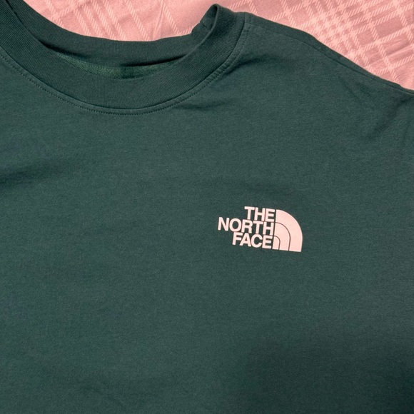 Like New Women’s The North Face Green and White Logo Crew neck T Shirt - Picture 3 of 5